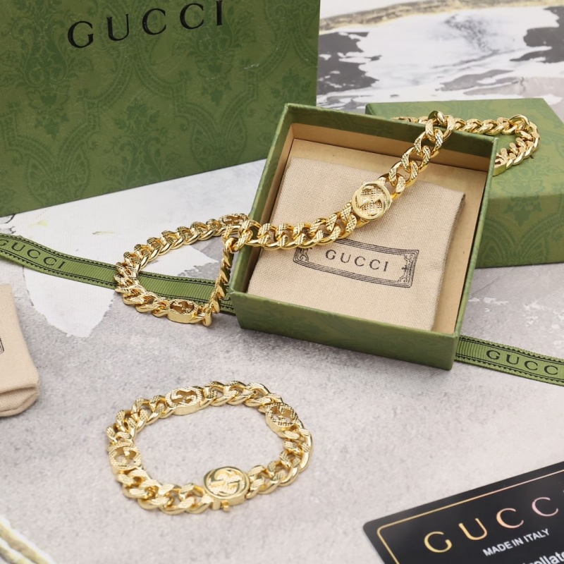 G*u*i necklaces